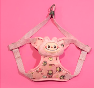 Peitoral labubu – azul, rosa e bege